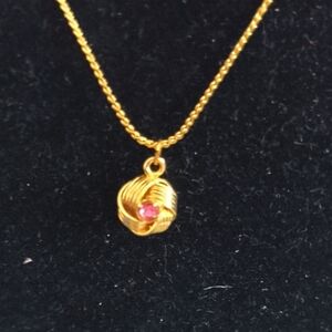 Elegant Gold and Pink Pendant Necklace